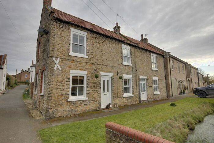 2 Bedroom Cottage For Sale In Eastgate, North Newbald, York, YO43