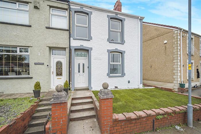 3 Bedroom Semi-detached House For Sale In Heol Las, Birchgrove, Swansea, SA7