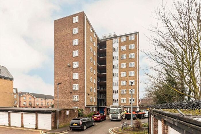 3 Bedroom Flat For Sale In Whiston Road, Bethnal Green, E2