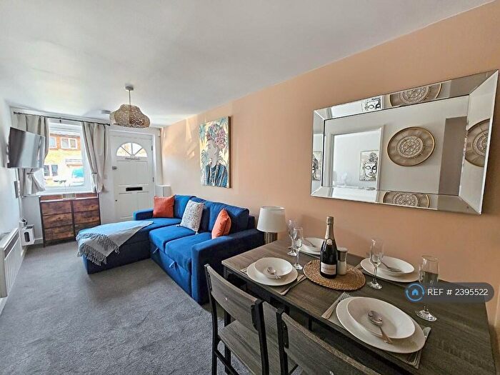 1 Bedroom Flat To Rent In Hewlett Court, Cheltenham, GL52