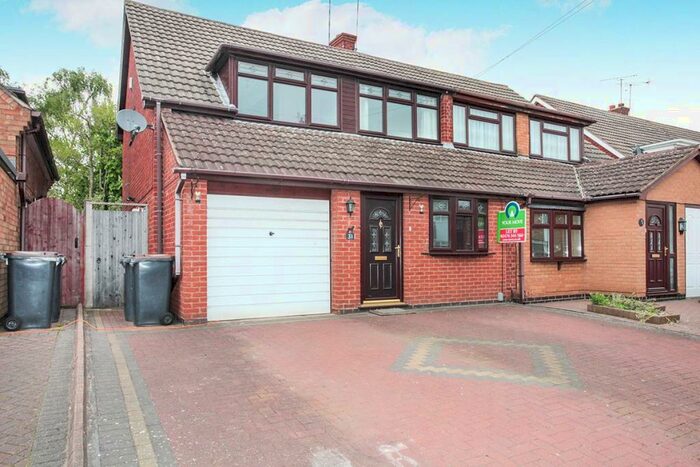3 Bedroom Semi-Detached House To Rent In Waltham Crescent, Nuneaton, Warwickshire, CV10