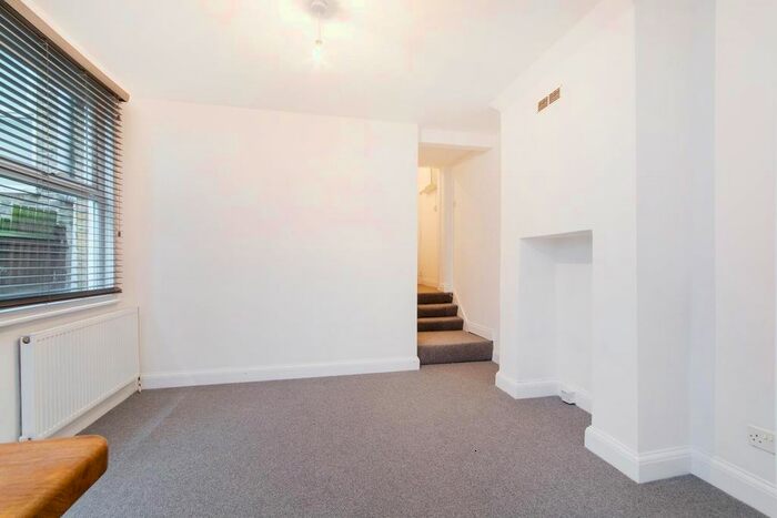 2 Bedroom Flat To Rent In Durban Road, West Norwood, SE27