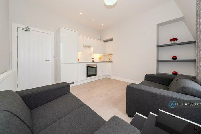 2 Bedroom Flat To Rent In Menzies Road, Aberdeen, AB11