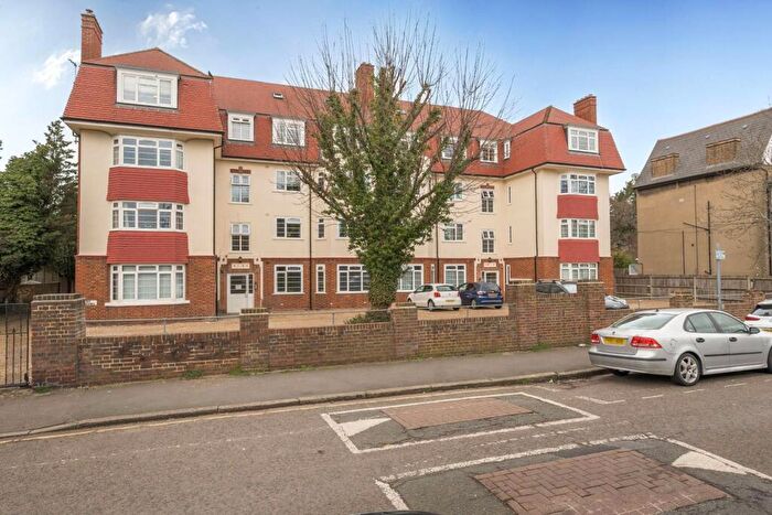 2 Bedroom Flat For Sale In Springfield Court, Kingston, Kingston Upon Thames, KT1