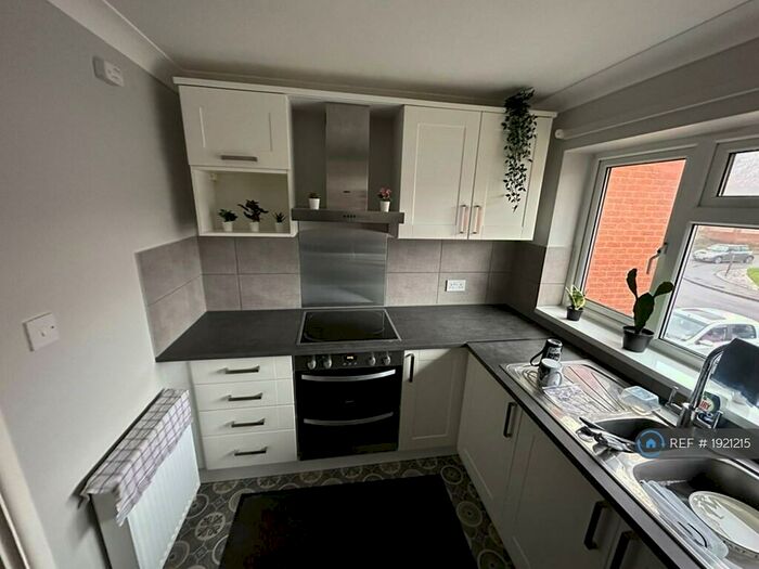 2 Bedroom Maisonette To Rent In Redcote Close, Southampton, SO18