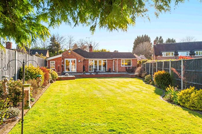 4 Bedroom Bungalow For Sale In Heronfield Way, Solihull, West Midlands, B91