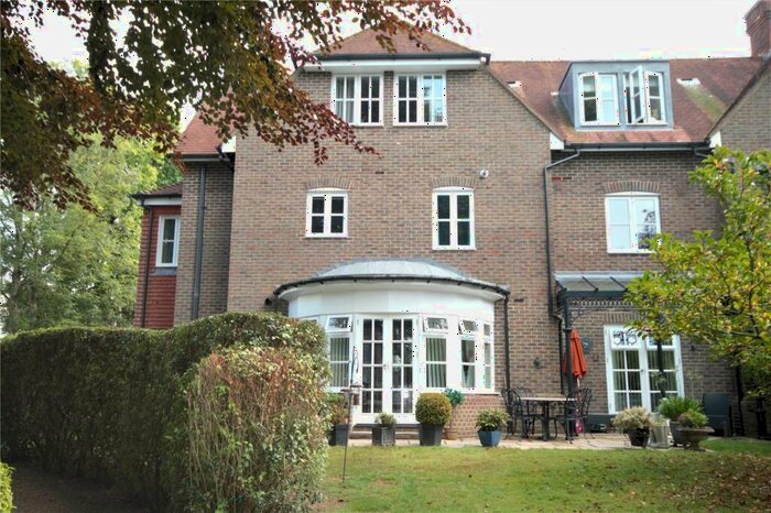 2 Bedroom Flat To Rent In Compton Road, Lindfield, RH16