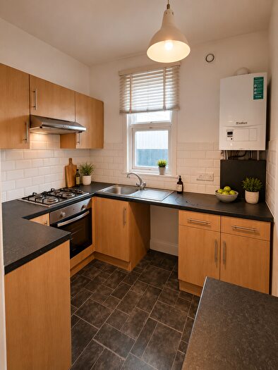 Studio To Rent In Dagnall Park, London, SE25