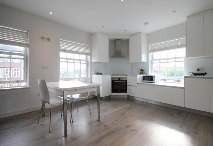 2 Bedroom Flat To Rent In Rundell Crescent, Hendon Central, NW4