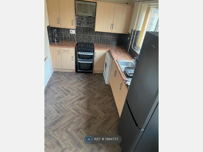 3 Bedroom Semi-Detached House To Rent In Brook Road, Rotherham, S65