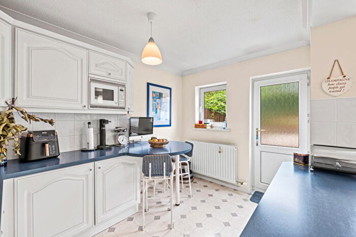3 Bedroom Link Detached House For Sale In St. Andrews Close, Mayals, Swansea, SA3