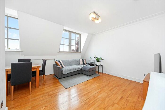 2 Bedroom Apartment To Rent In Imperial Hall, EC1V