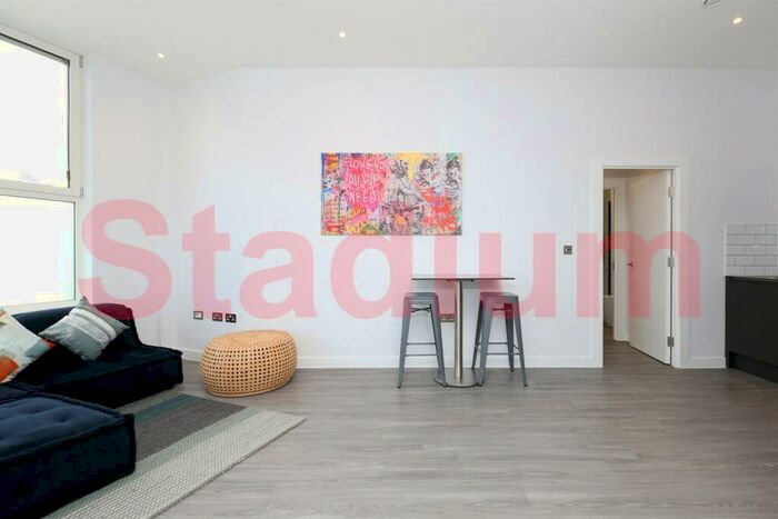 1 Bedroom Ground Maisonette To Rent In Drayton Park, London, - Epc Rating D, N5