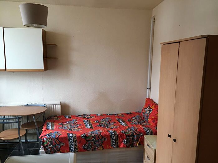 Studio To Rent In Green Lanes, London, N4