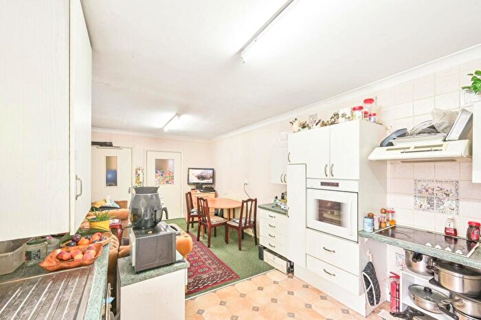 6 Bedroom Terraced House For Sale In Burton Road, Brondesbury, London, NW6