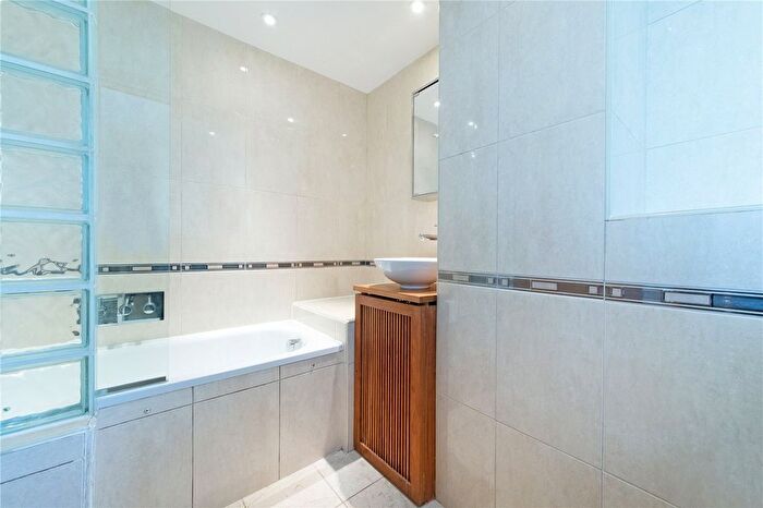 1 Bedroom Flat For Sale In Mount Pleasant, London, WC1X