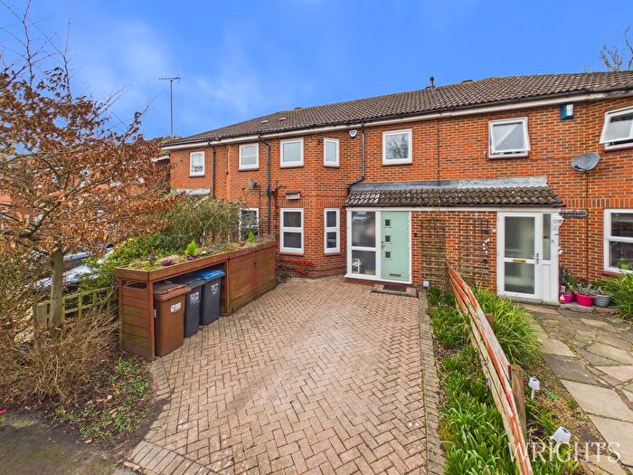 3 Bedroom Terraced House For Sale In Broadwater Crescent, Welwyn Garden City, AL7