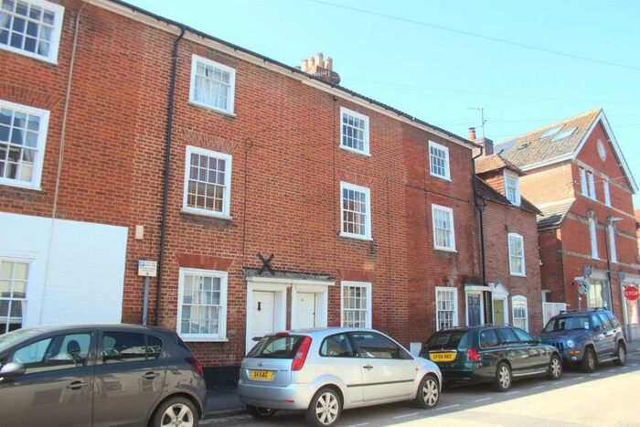 3 Bedroom Town House To Rent In Salisbury - Pennyfarthing Street, SP1