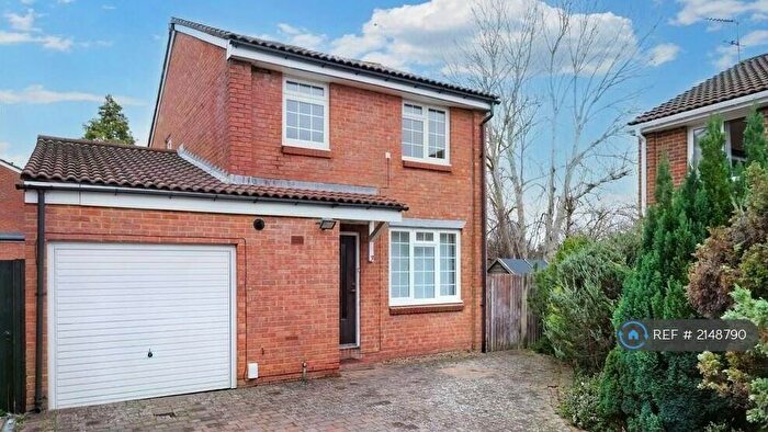 3 Bedroom Detached House To Rent In Shepherds Close, Orpington, BR6