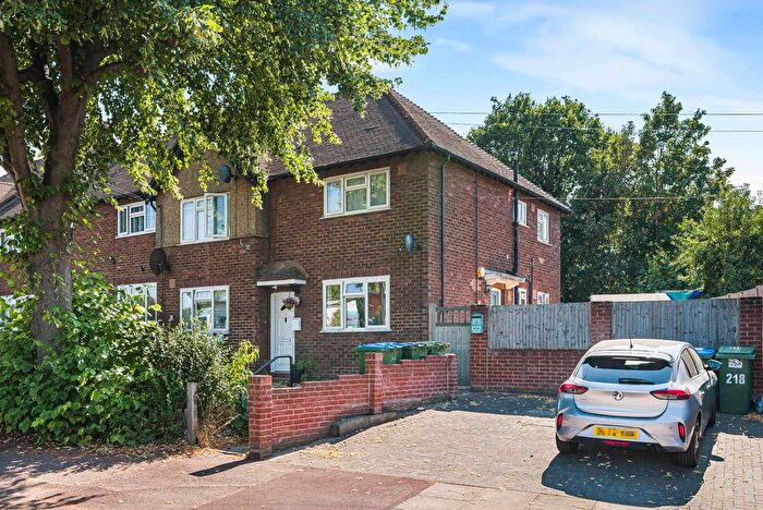 3 Bedroom Maisonette For Sale In Middle Park Avenue, Eltham, London, SE9