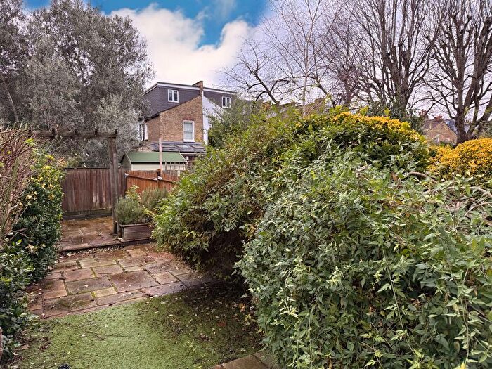 2 Bedroom Flat To Rent In Waldron Road, London, SW18