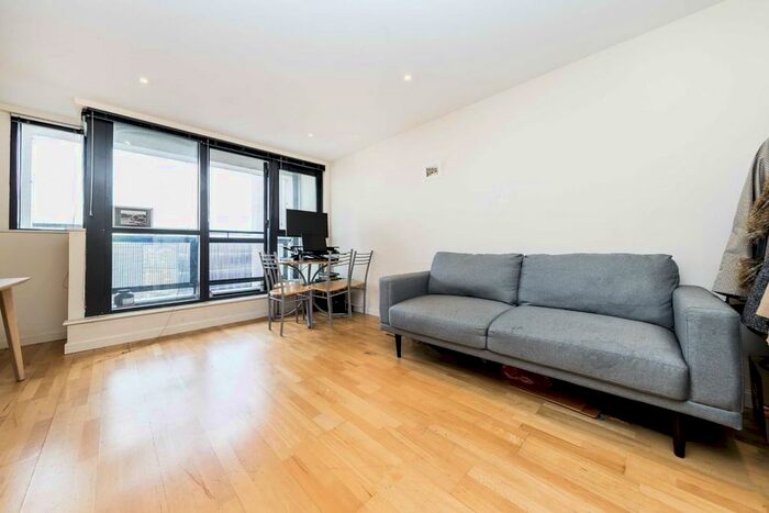 2 Bedroom Flat To Rent In Salway Place, London, E15