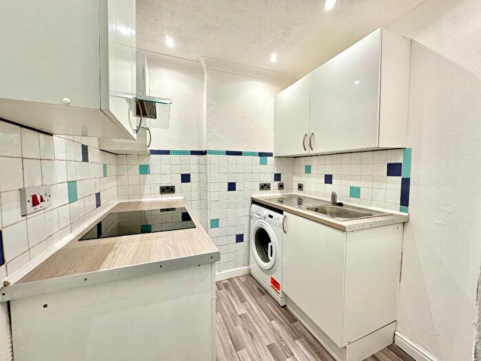 2 Bedroom Flat To Rent In Alexandra Parade, Dennistoun, Glasgow, G31