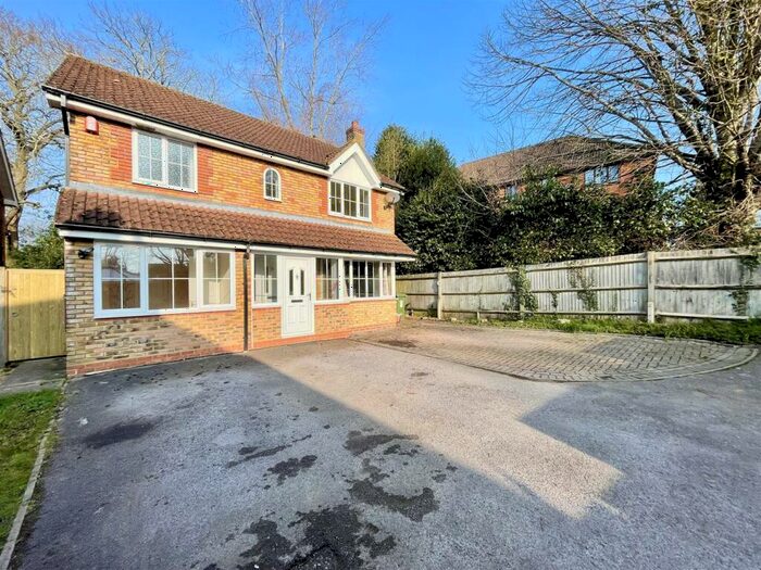 4 Bedroom Detached House To Rent In Jenkyns Close, Botley, Southampton, SO30