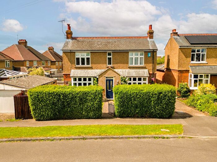3 Bedroom Detached House For Sale In Spenser Road, Aylesbury, HP21
