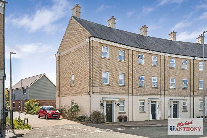 4 Bedroom End Of Terrace House For Sale In Rowditch Furlong, Redhouse Park, Milton Keynes, MK14