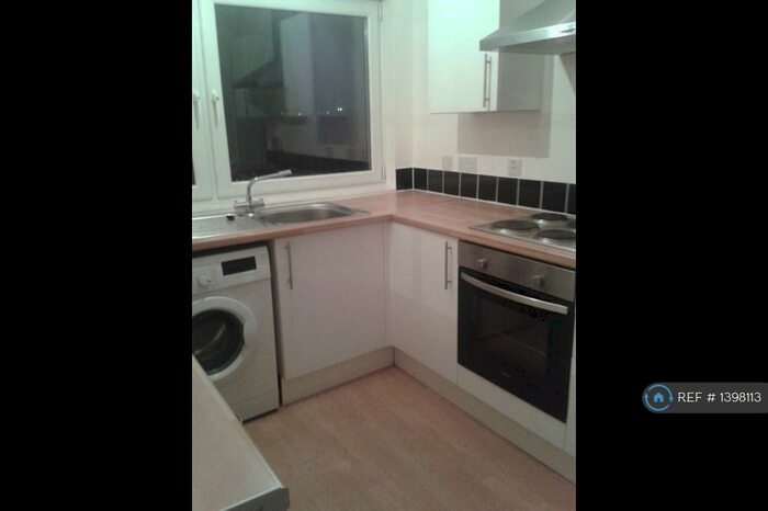 Studio To Rent In Ravenscraig Drive, Glasgow, G53