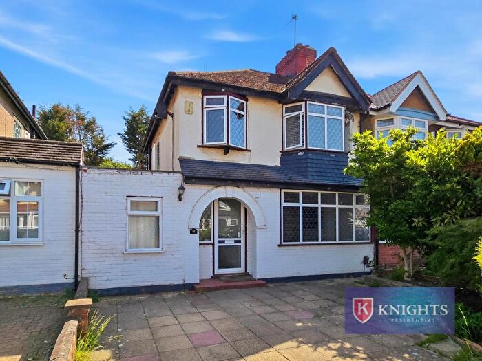 3 Bedroom House For Sale In Woodgrange Avenue, Enfield, EN1