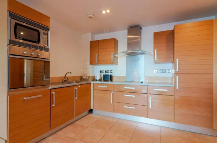 2 Bedroom Apartment To Rent In City Tower, Limeharbour, E14