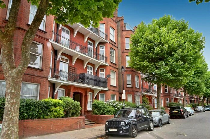 3 Bedroom Flat To Rent In Lissenden Gardens, Parliament Hill, London, NW5