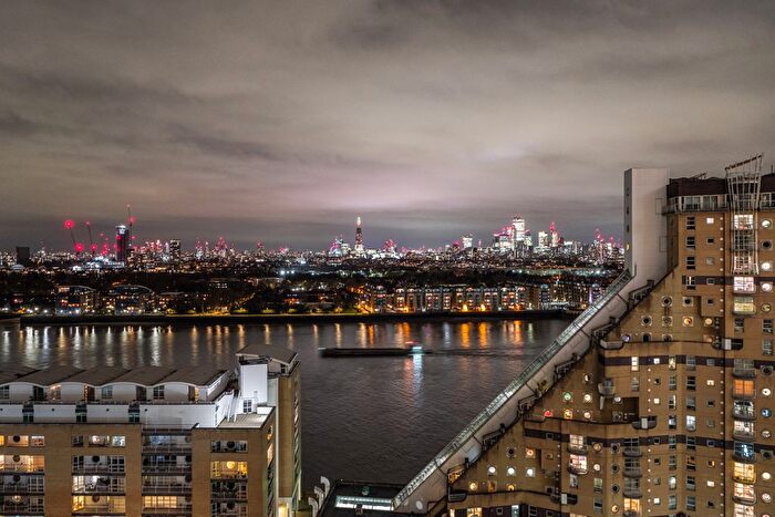 3 Bedroom Flat To Rent In The Landmark, Canary Wharf, E14