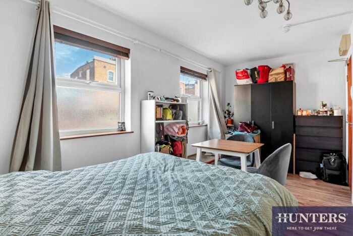 Studio To Rent In Southgate Road, London, N1