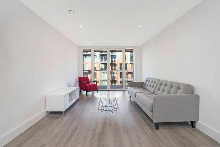 2 Bedroom Flat To Rent In Gaumont Place, London Square, Streatham Hill, London, SW2