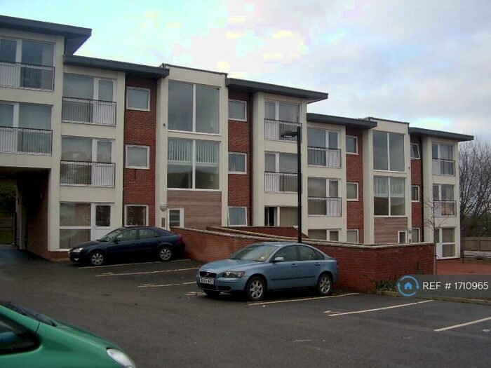 2 Bedroom Flat To Rent In Kirk Beston Close, Leeds, LS11