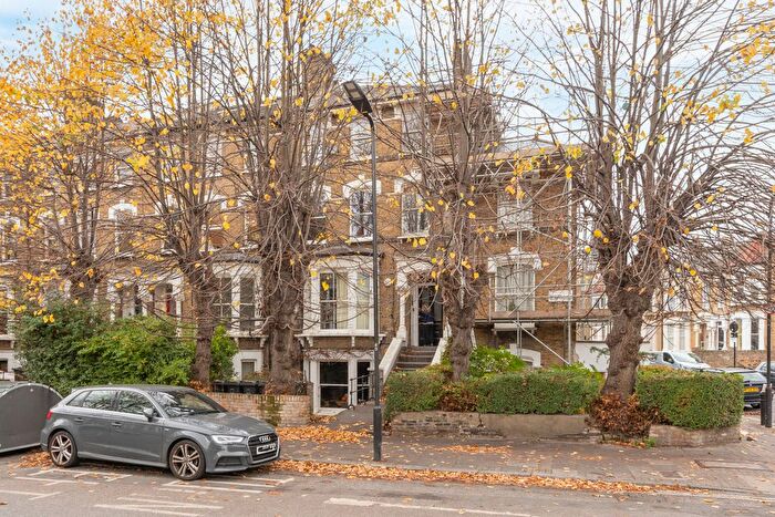 Studio For Sale In Evering Road, London, N16