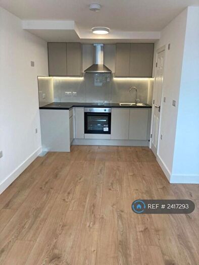 Studio To Rent In Edgware Road, London, NW2