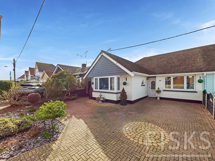 3 Bedroom Bungalow For Sale In Northfalls Road, Canvey Island, SS8