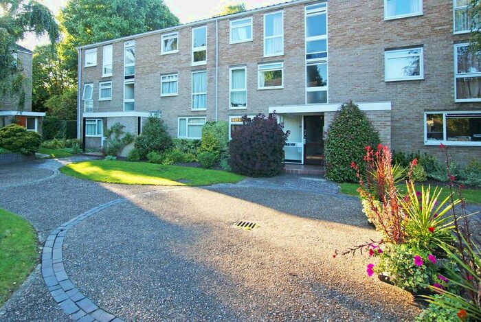 1 Bedroom Flat To Rent In Harrowdene Gardens, Teddington, TW11