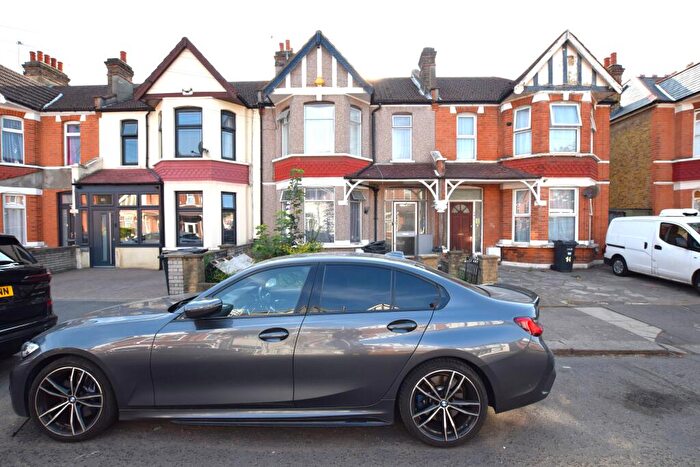 3 Bedroom Terraced House To Rent In Charlbury Gardens, Seven Kings, Ilford, Redbridge, IG3