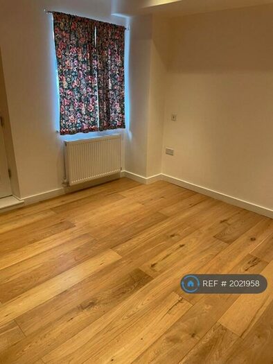 2 Bedroom Flat To Rent In Lita House, London, SE25