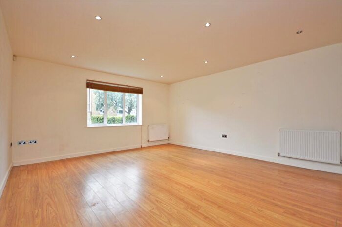 2 Bedroom Flat To Rent In Dacres Road London, SE23