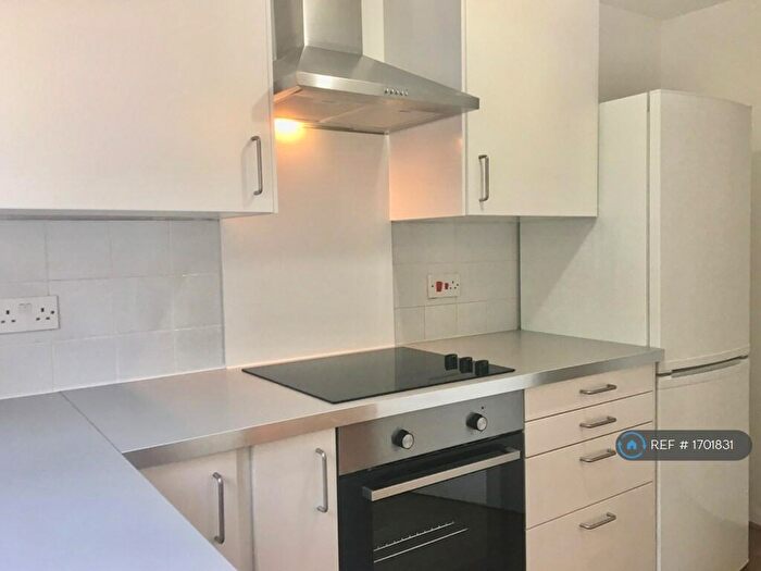 2 Bedroom Flat To Rent In Crown Mews, London, E13