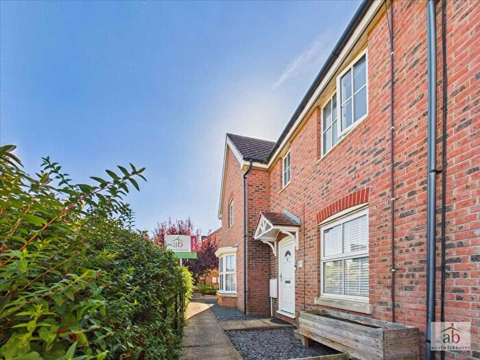 2 Bedroom Terraced House For Sale In Oak Eggar Chase, Pinewood, IP8