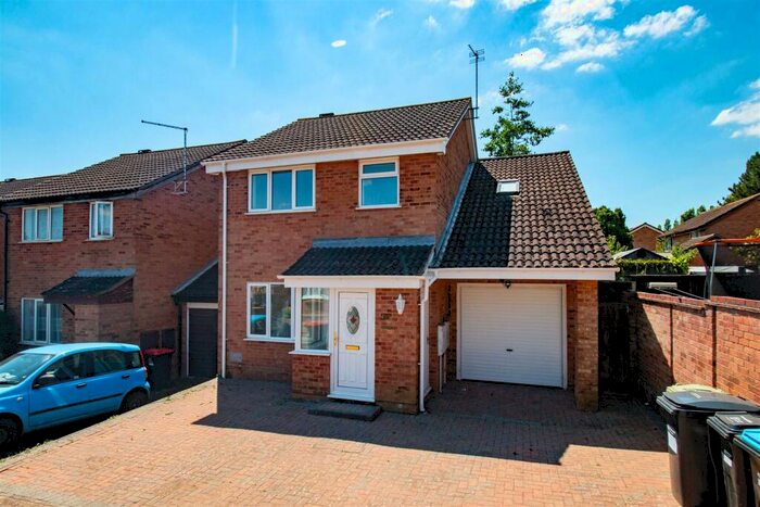 4 Bedroom Detached House To Rent In Padstow Avenue, Fishermead, MK6