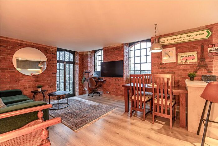 2 Bedroom Flat For Sale In Addlestone, Surrey, KT15