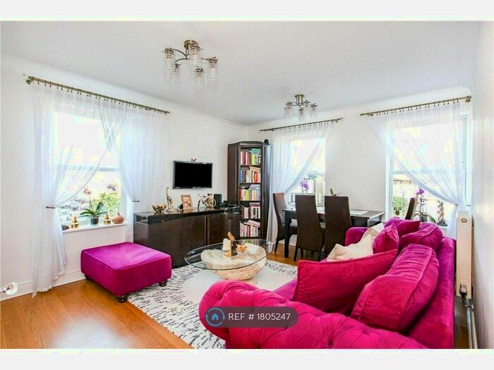 1 Bedroom Flat To Rent In Castlegate, Richmond Upon Thames, TW9